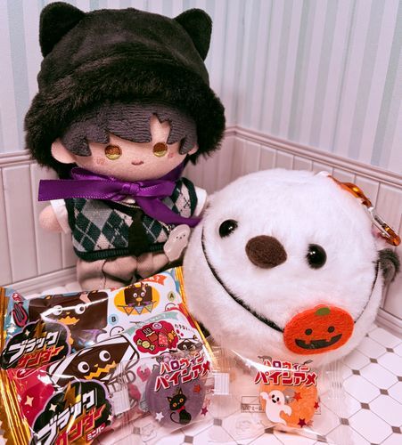 HappyHalloween🎃
シマエナガさんもハロウィンを満喫しているようだ。