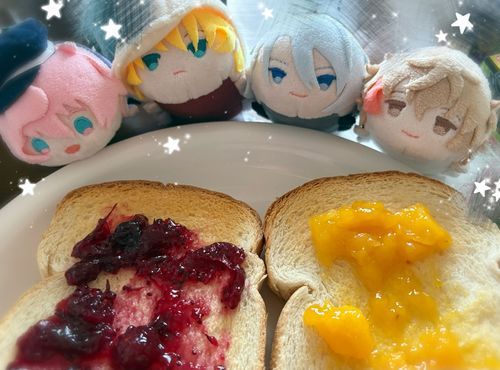 おはよう〜🌻
きょうは まんごーじゃむと くらんべりぃのとーすとだぞ