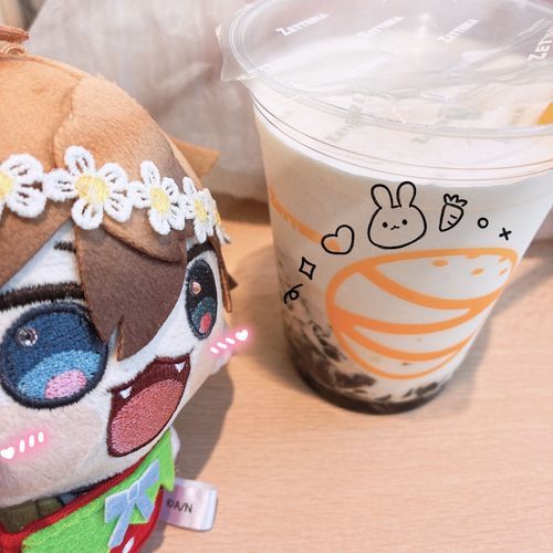 ぬしは あまいもの欲がとまらんらしい

あしためちゃくちゃ暑いから、にじふぇすいくみんな
お気をつけて〜🌂🕸
（ぬい主の皆様、お写真楽しみにしてます）