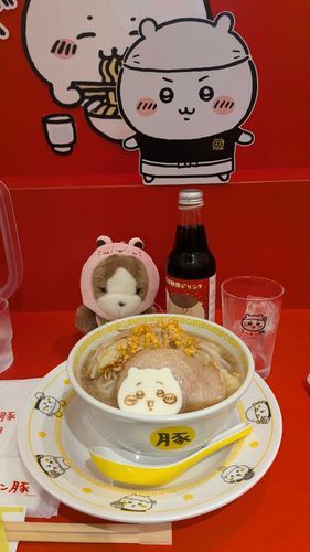 凄い空間でラーメン食べてきたんだな‼️