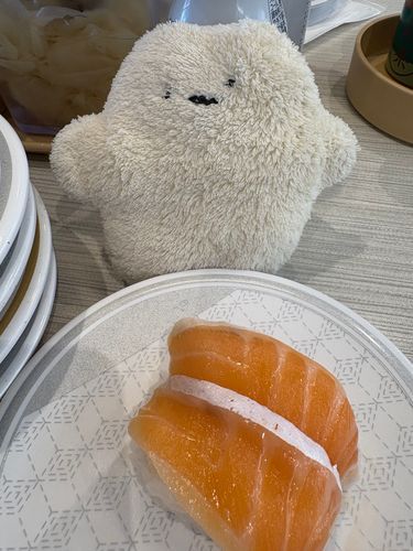 しろまるですぅ
これは おすし だって！
は、は、はまずし〜？

てんのう が 近くに 来てるから
道がすごく混んでて 主困ってたょぉ