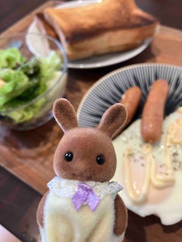 パンこがしたの  ないしょ  ね