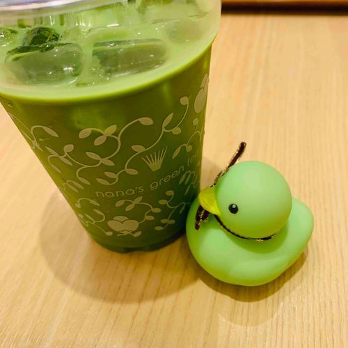 ゆでと同じ色の飲み物だ　泳いでいい？