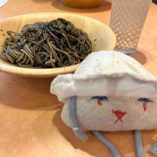 前にイカ墨パスタ食べたときの写真おに！口がまっくろになったおに！