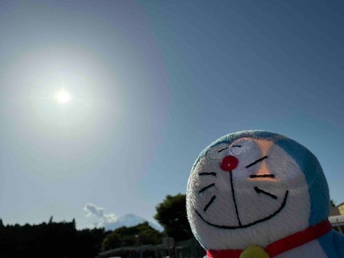 今日はとっても良い天気だねぇ
奥に富士山が見えるよ！