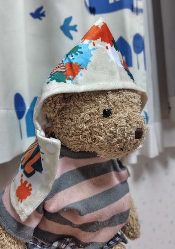 ぬい用フェスグッズガチャのフード、くまこには少し小さかったです…😭