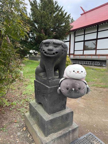 笑う狛犬さん🐕
人気あって全国から参拝者が来るんだって〜
笑う門には福来るっていいからね〜
笑顔って大事よね〜😊