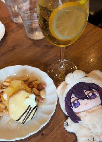 帰省中オタ活〜（՞>‎⩊<՞）カフェシナモン行ってきたよ✌️スコーン美味しかった🐝⋆゜朝の10時半から飲むアルコールサイコ〜😀