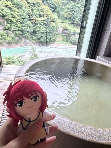 おい、義家族たちと温泉旅行来たらなんかすげーとこ通された❕川が見える(小並感)