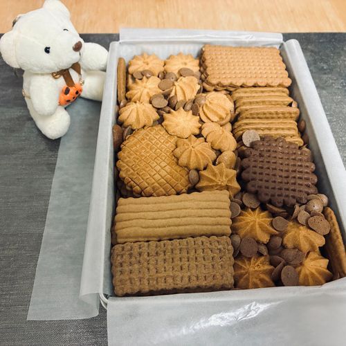 村上開新堂のクッキー
半年以上前に予約して、今日届いた
めっちゃ美味しい