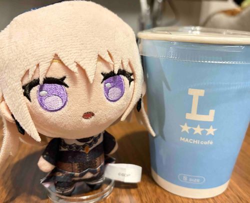 おしごとのかえりに、コーヒーをかってきたよ。きょうもおつかれさま。