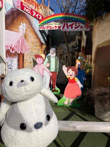よーいよーい よっひっほー！

あるぷすに すんでる はいじさん というかたです！
やぎさんや いぬさんと おはなしが できるんですって。
すごい！

あるぷすって なにけん なのかな……