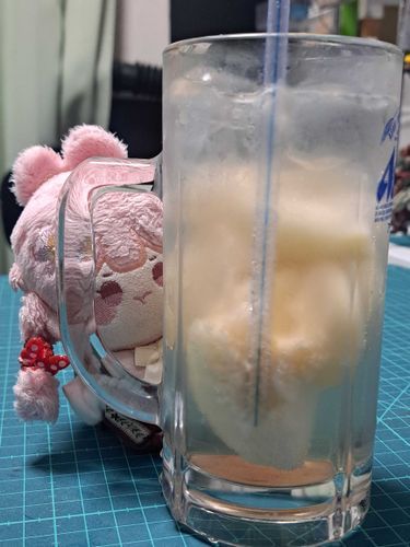 びわみんって のみもの はいった そーだ
もも いれてもらった