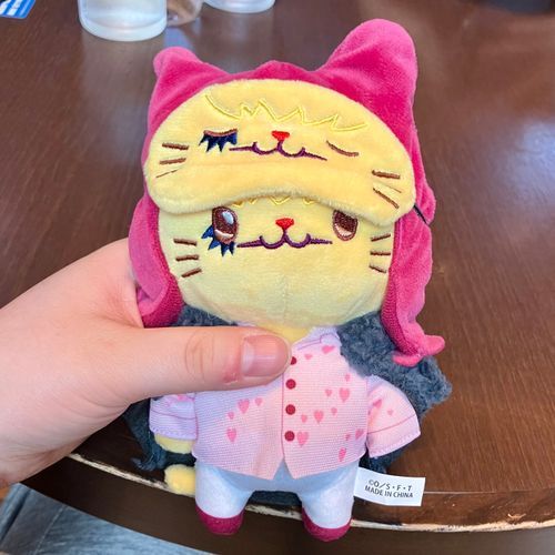 👩みんな、お久しぶり😊なかなか忙しかったりで見れていなかったわ。思い出して、またみんなに会いたくなったから、見にきたの。
新しい仲間よ😊猫のコラさんだから、にゃんコラさん。よろしくね😉
😻よろしくニャァ〜🐈