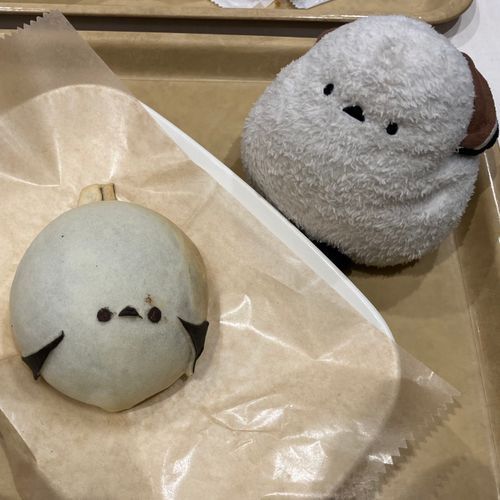 🐣あたちのそっくりさんのパン…パンでち!?た、食べるでち!?ヒイイイイイイイイ!!!
👩可愛いでしょ😊💗別にシマちゃんは食べないわよ😂このパンは食べるけどね😊
🐣ヒイイイイイイイイ!!!!