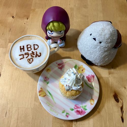 🐣今日はコラさん軍団お誕生日でち🎊お姉ちゃんと一緒にケーキとカプチーノ作ってお祝いしたでち😊
💖へへへ…照れるぜ…😌
👩コラさん軍団みんな揃えると大変なことになるから、コラちゃんに代表してもらったわ😊カップシフォンとカプチーノアート、喜んでくれたかしら🤭