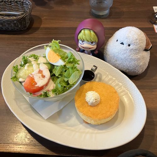 🐣朝ごはんに星乃珈琲店に連れて行ってもらったでち。やっぱりパンケーキでち🥞こらちゃん、オレも連れて行ってくれって言ってたでち😊
💖おい!!それは言わない約束だろ…😌
👩地元になくてちょっとだけ遠出よ😊ふふ、シマちゃん、しっかり暴露してるわね🤭
