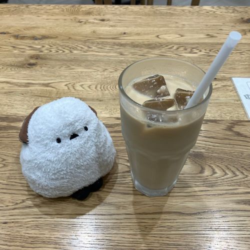 🐣お姉ちゃんのびょういんってやつについてきたでち。なんかまだ早いらしいから久しぶりにこのかへで暇つぶしでち😊あたちのお気に入りのかへ💗
👩風邪はしんどいけどいつものお薬がもうなくなるから頑張って病院まで来たわ。シマちゃん、お気に入りのカフェに大喜びよ🤭