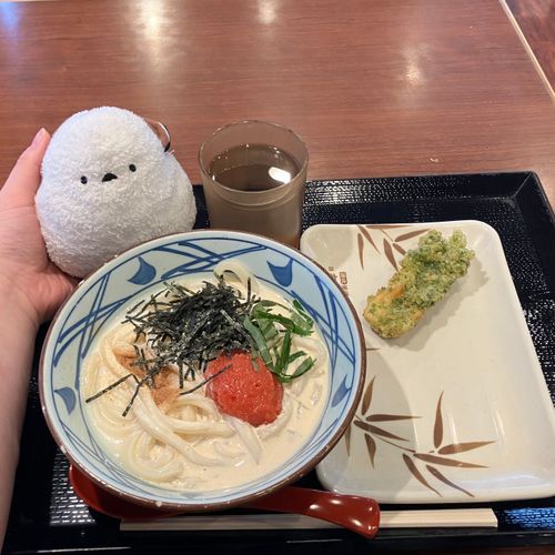 🐣これお姉ちゃんのお気に入りでち。あたちは…赤いのがからいでちから白いのなめてるでち😊ちくわもおいちでちなぁ💗おほっおほほほっ💗
👩明太クリームうどん、本当に美味しくてけっこうリピートで食べちゃうわ😊