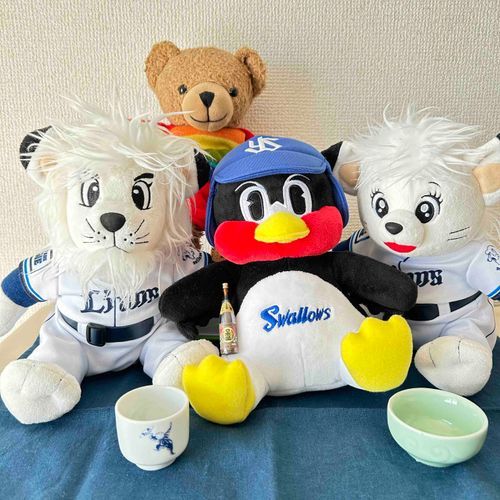 つば九郎さん、ありがとう
ふわもこSNSでもつば九郎さん好きなふわもこ、たくさん見かけたよ
うちはるーびーないから、日本酒だよ
神宮行くとき、うちのつば九郎さんは変わらず必ず連れてくよ
ほんとに今までありがとね、つば九郎さん