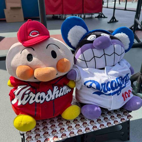 ｢野球観戦🏟②｣

広島東洋カープと中日ドラゴンズのユニフォームに大変身してる😳

#アンパンマン #バイキンマン