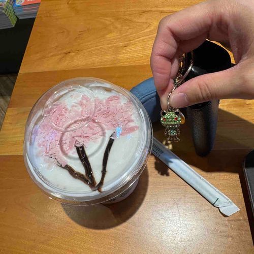 ｢スターバックスコーヒー☕️｣

皆さん
新作のサクラシリーズ飲みましたか？🌷🌸

#カエルちゃん