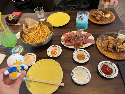 ｢Hiroshima🏡｣

ご馳走がいっぱいだぁ😋

#ぺっちゃん #あれもう1人ぬいがいる