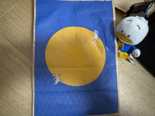 ｢マクドナルド🍔 ｣

映画鑑賞中から腰痛もさらに酷くなり、即会社へ連絡するぺっちゃん🪿💭
本来なら今日から3連勤のはずが、腰痛も背中も痛みがはしり、ぺっちゃんは１週間仕事を休むことになった🐣

元気づけに今日から月見バーガーが販売されるため、子どもの送迎ついでにマクドナルドへ駆け込み購入🎑

一足先に月見を感じるぺっちゃん

痛みに耐えろぺっちゃん‼️

#ぺっちゃん