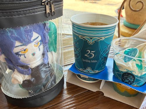 シーに行って青い食べ物食べてきましたよ！すごく涼しくなりましたねぇ...