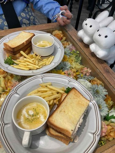 友達のうさちゃんと
一緒にご飯食べたよ🐇
🐰🐰