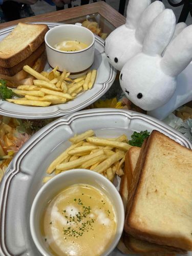いい香りがするね🐰🐰💭🥪
