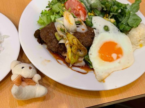 ずっこける美味しさのハンバーグ🐻