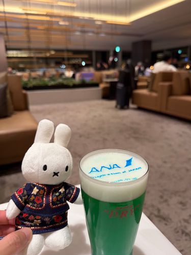 ANAのラウンジ✈️
新しい旅に出発✈️