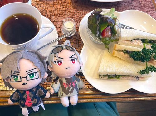 純喫茶でミニサンドイッチ&コーヒーのセット。
🐴「シャバに出んのも久しぶりだな」
🐰「おい、言い方…」