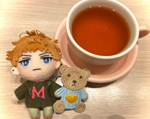あたたかい和紅茶を桜色のカップで。