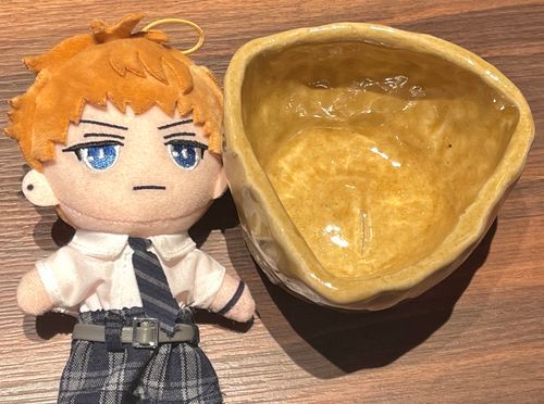 主が陶芸体験をしてきたぞ。
よこはまちーむの象徴的である逆三角形にしたそうだ。