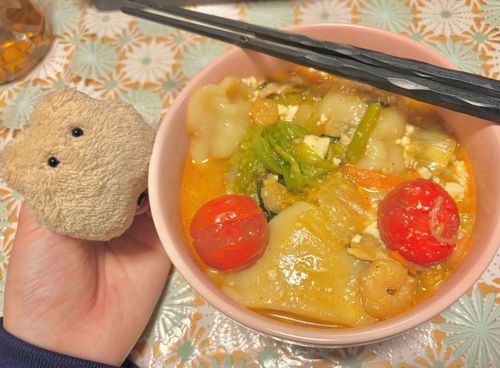 スンドゥブinうどん+水餃子+プチトマト+しなびたレタス
でらうまバリうまだったねぇ

ニキ'sままが作ってくれたよ*˚