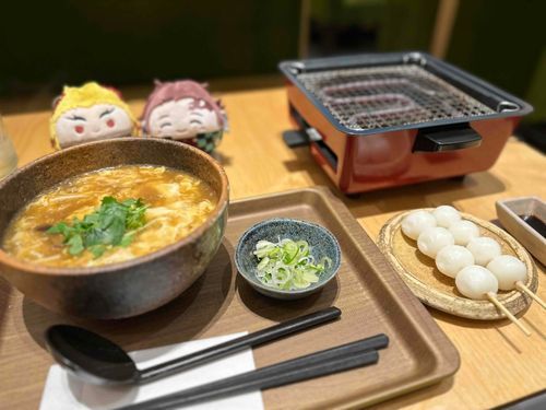 これもある旅で「自分でお団子を焼いてみたい」と呟いたあるじの朝ごはんだな！
おいしいものは正義とも言ってましたね！