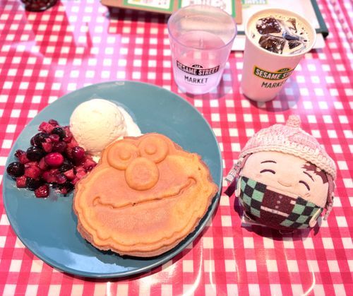 かわいいエルモをもぐもぐ💕
ふわじろのお顔の🧇もあったら食べたいなあ🤭
