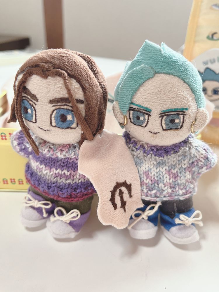 大好きなカプの15cmぬいをぬいちゃんたちと作るよ〜やっと腰が上がった(半年くらいかかってる
ぬいちゃんと同じキャラだけどぬいちゃんはもう別の生命体になりつつあるので…