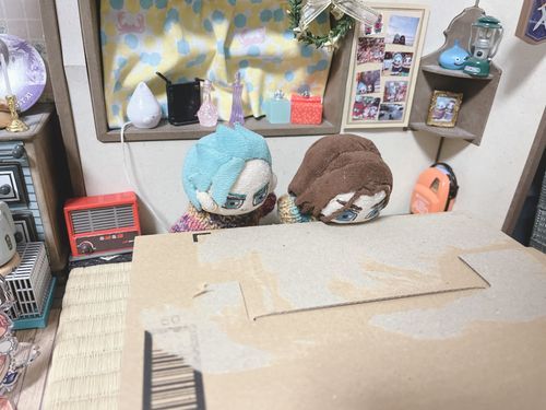 同居綿に見守られながら開封をされた二人