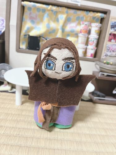 今度の一番くじでまさかの人生推しのフィギュア……当たらなくてしんどくなる前にぬいちゃんの肩幅をいかつくしました
フィギュア写真の彼がとても肩幅いかつくて笑ったので…