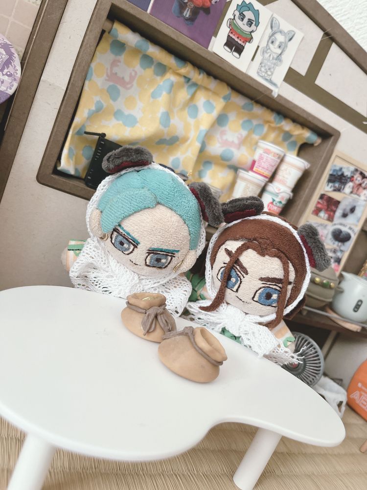 ぬいちゃんたちに推しカプのぬい作成を依頼しました。ぬいちゃんとは違うぼでーにします
依頼料も支払い…ッ！
