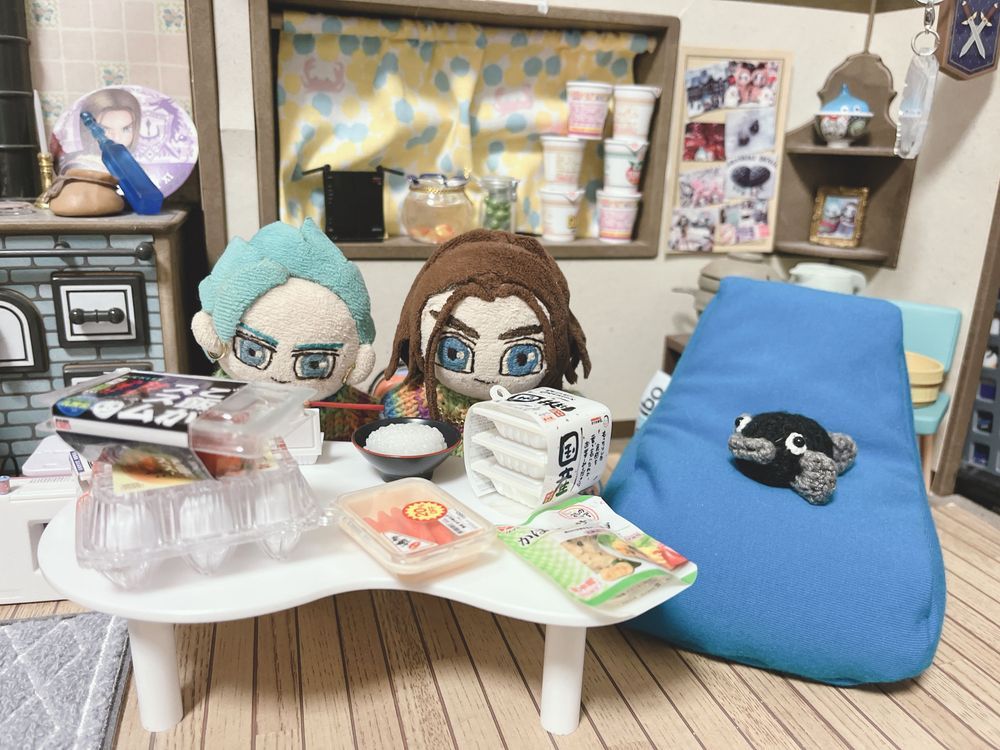 ぬいたちが納豆パーティーしているが人間は出禁なため追い出しに来るぬい
