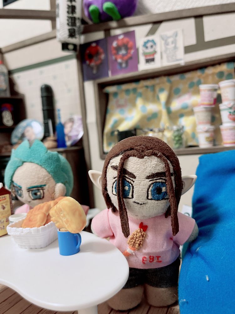 ぬいちゃんはカニパンをコーヒー牛乳にじゃぶづけして食うのが好きぬいね〜
でも行儀悪いからこっそり、ぬいね〜
