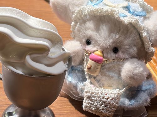 これは何⁉️
…ん〜、ミルク美味しい🍼‼️