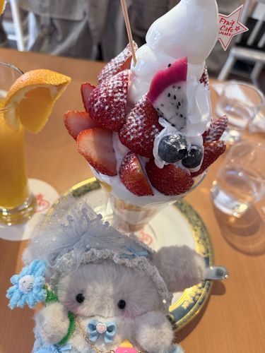 大きないちごパフェ🍨🍓❣️