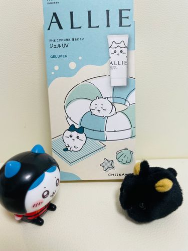 ハチワレって子が家に来たでしゅ。ねこさんらしいでしゅ。よろしくなのでしゅ。
日焼け止めのモデルとか、ハンバーガーのオマケとか、いろんなところで活躍している有名なねこさんだそうでしゅ〜