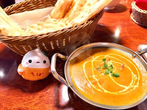 ぬしお気に入りのインドカレー屋についてったの。
あきらかに高カロリーなので、月に3回くらいでがまんしてるんだって😣