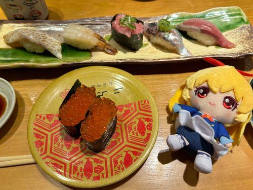 たまたま入った回転寿司屋さんが4000円くらいしてびっくりすると同時に凄くおいしくて二重の意味で完全にひっくり返ってる星宮いちごちゃん